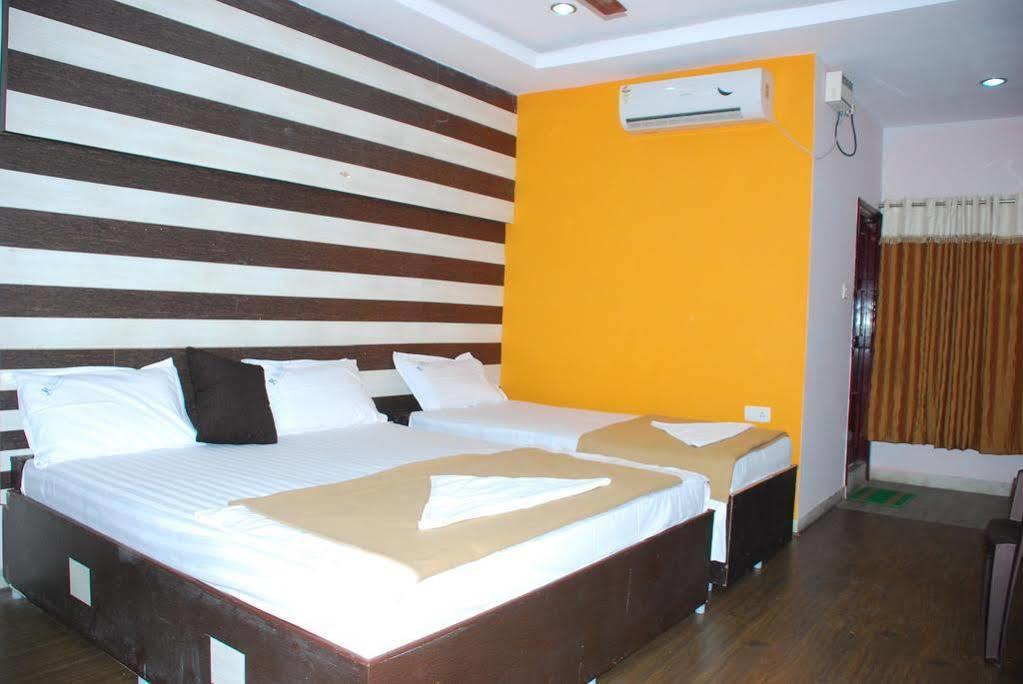 מלון טירופאטי Jayalakshmi Residency מראה חיצוני תמונה
